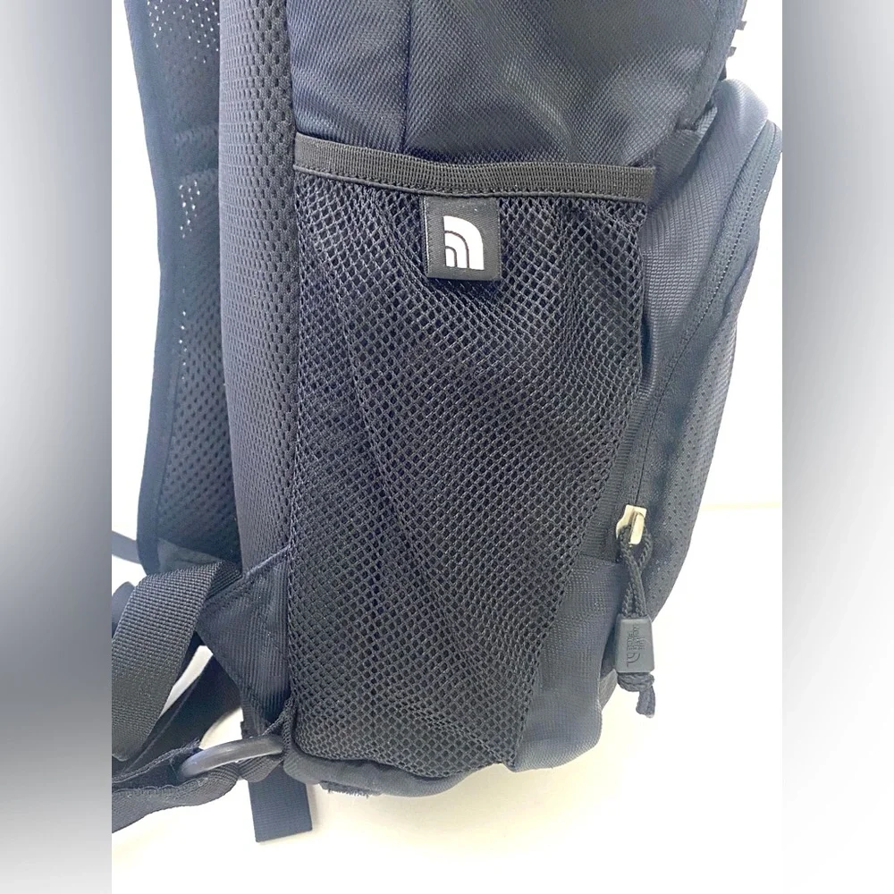 North Face UNISEX Black Flight DayPack/Backpack/Hydration Pack